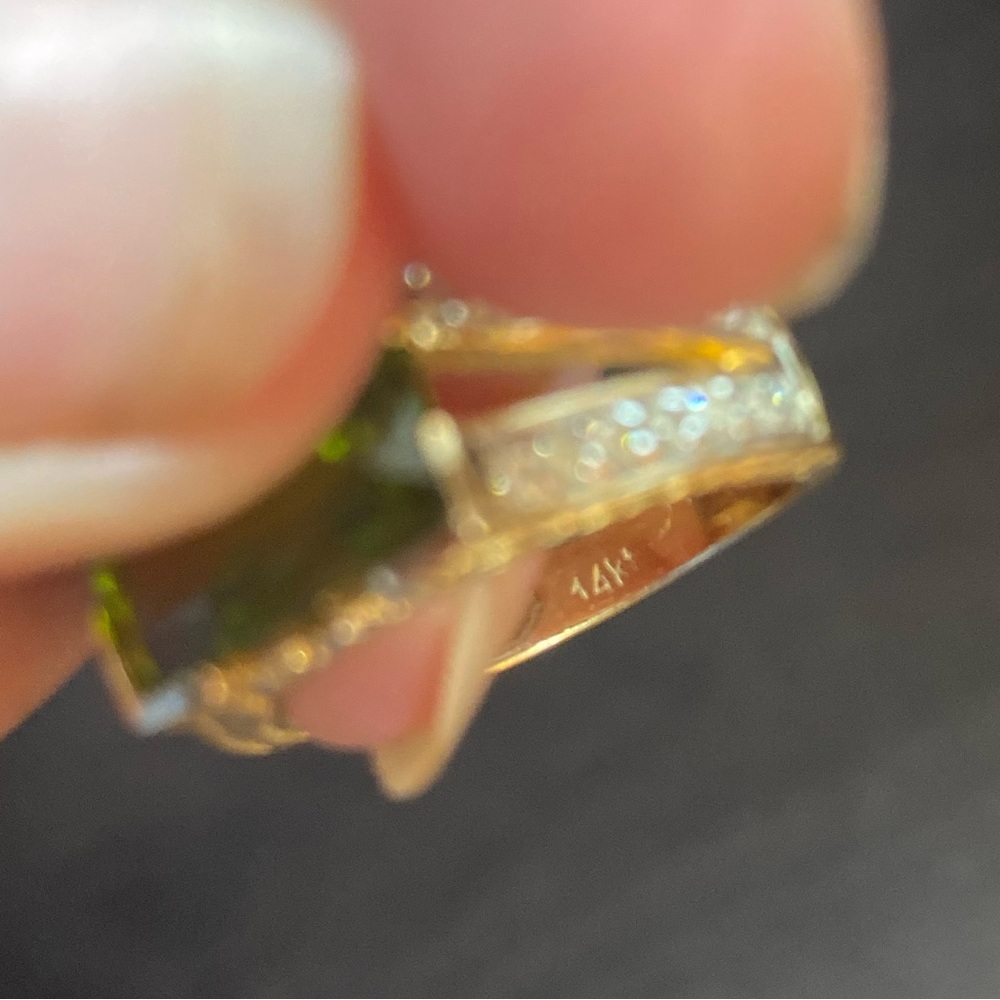 14kt Peridot and Diamond ring - Picture 6 of 6